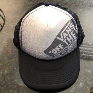 Vans Off The Wall trucker hat